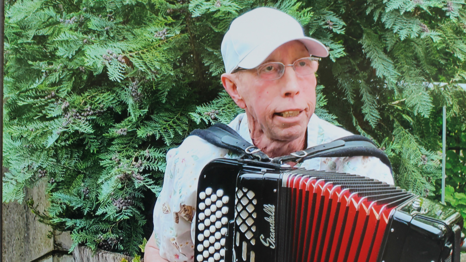 Karl Meng avec son accordéon